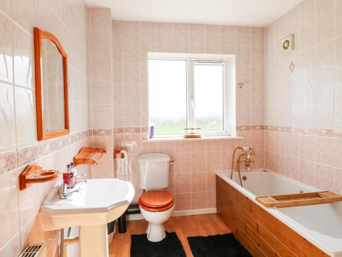 Tixall Manor Farm Стаффорд Экстерьер фото