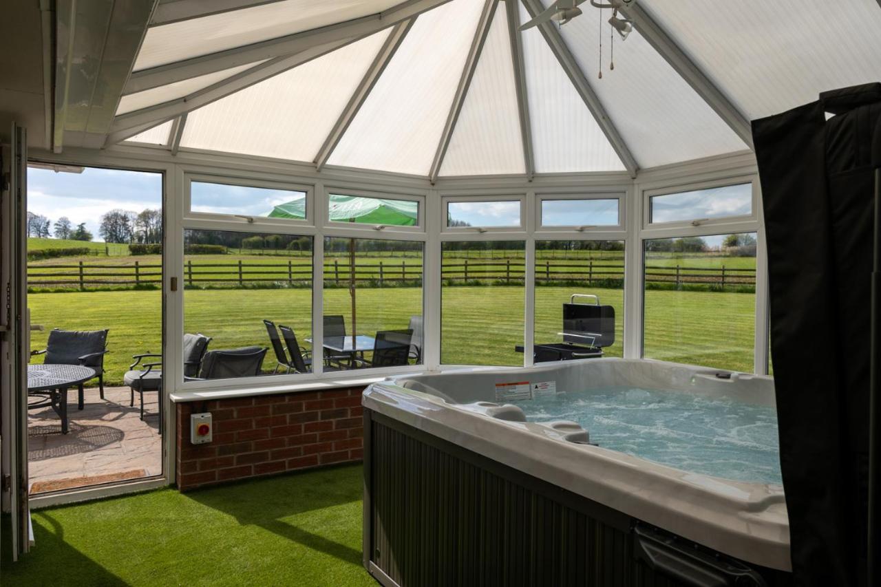 Tixall Manor Farm Стаффорд Экстерьер фото