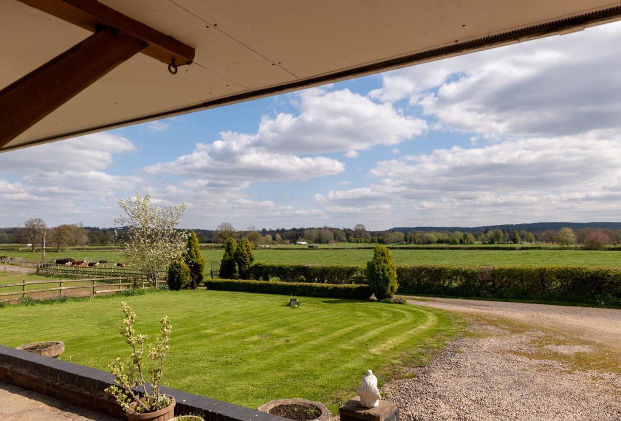 Tixall Manor Farm Стаффорд Экстерьер фото