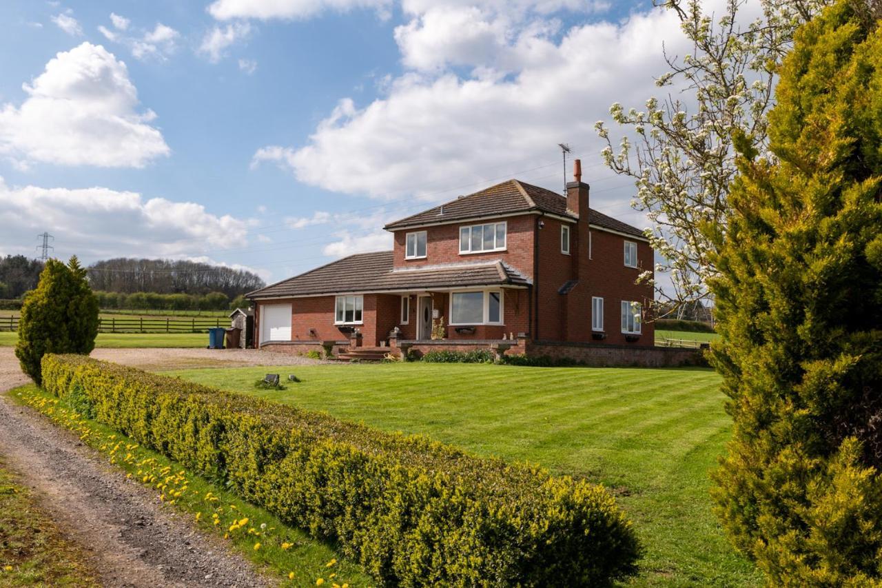 Tixall Manor Farm Стаффорд Экстерьер фото