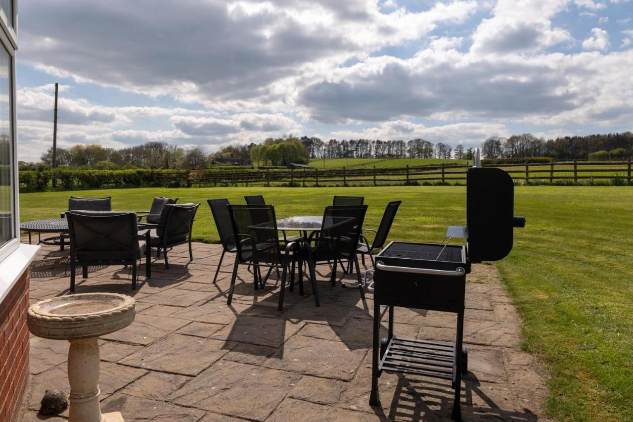 Tixall Manor Farm Стаффорд Экстерьер фото